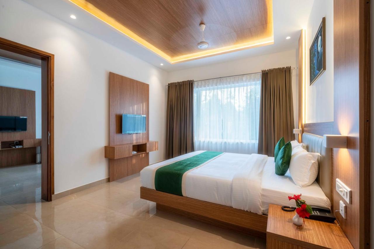 Hotel Panoramic Kochi Екстериор снимка