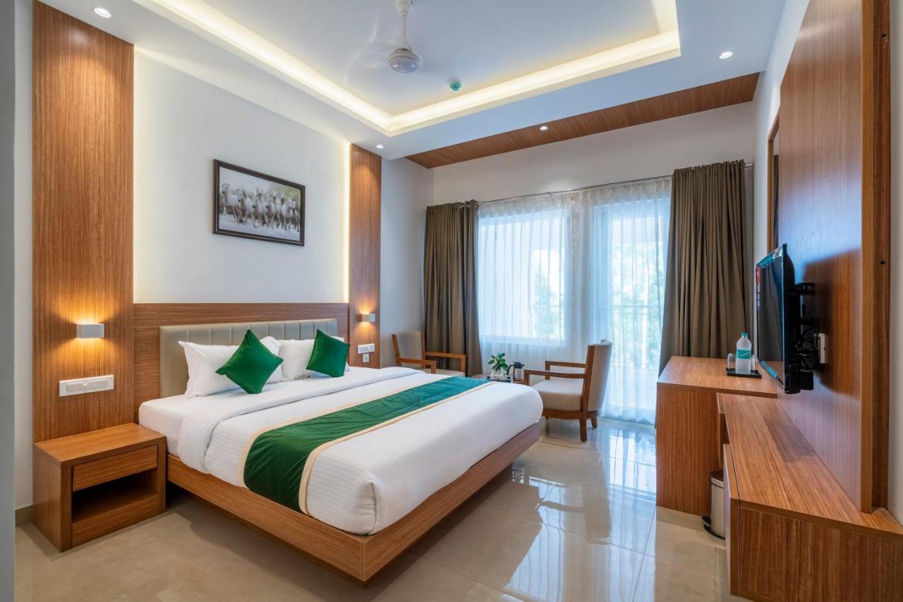 Hotel Panoramic Kochi Екстериор снимка