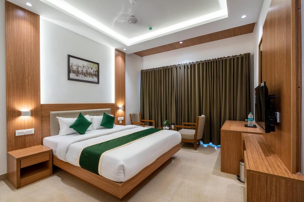 Hotel Panoramic Kochi Екстериор снимка