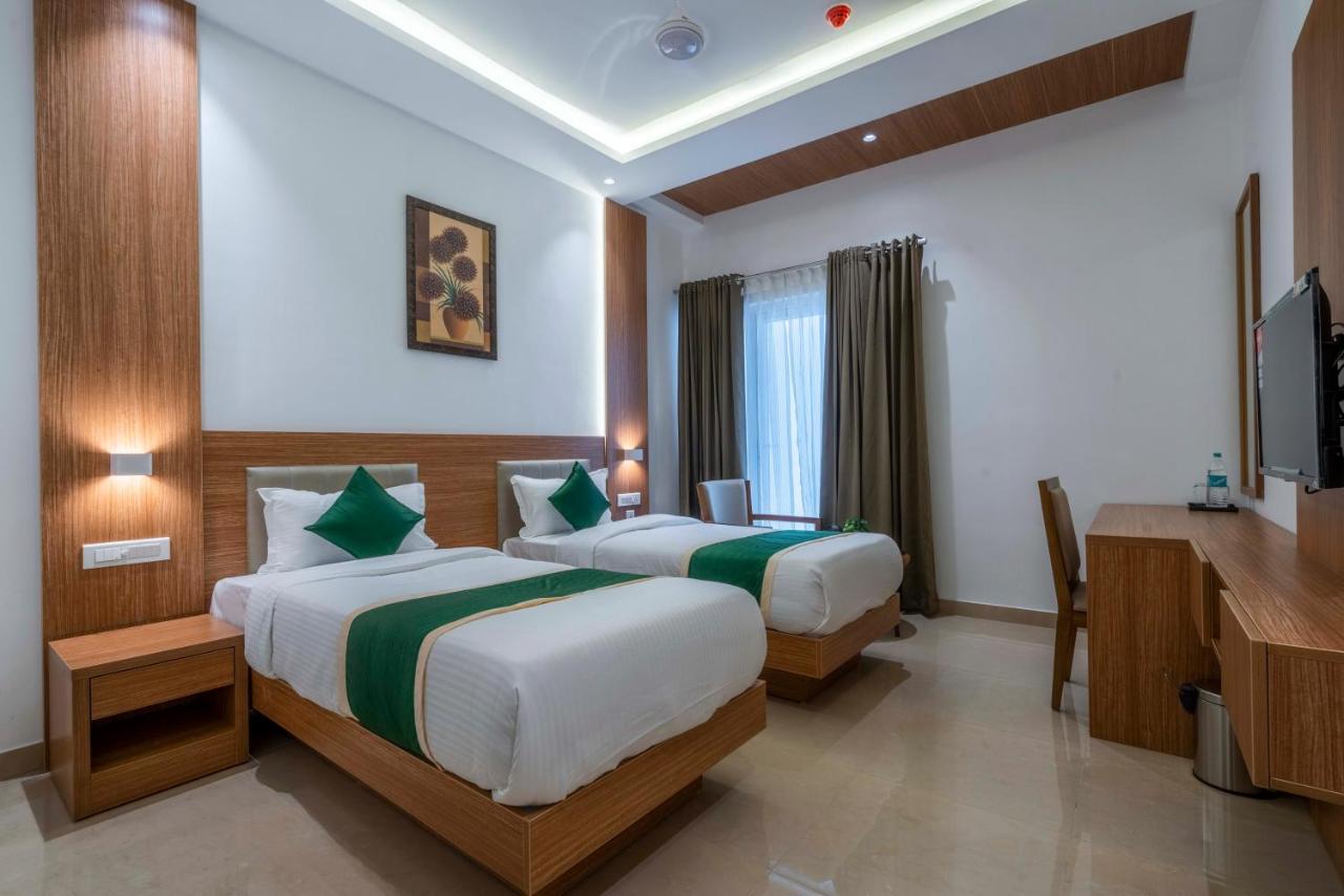Hotel Panoramic Kochi Екстериор снимка